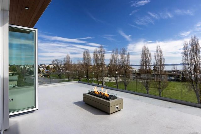 3 of 34 - 9570 Fifth St 401, Sidney, BC