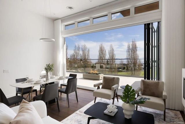 4 of 34 - 9570 Fifth St 401, Sidney, BC
