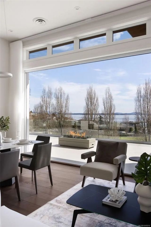 5 of 34 - 9570 Fifth St 401, Sidney, BC