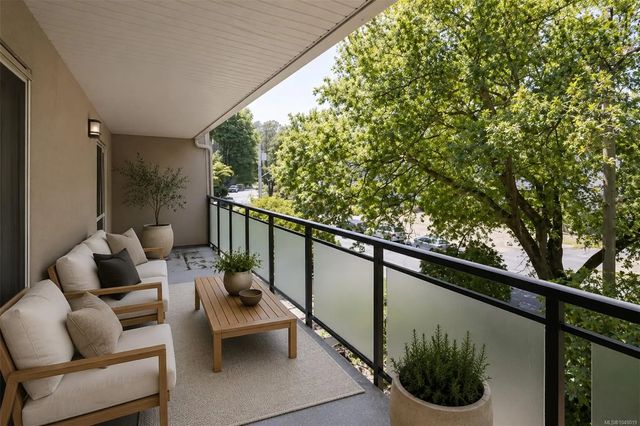 5 of 37 - 1419 Stadacona Ave 202, Victoria, BC