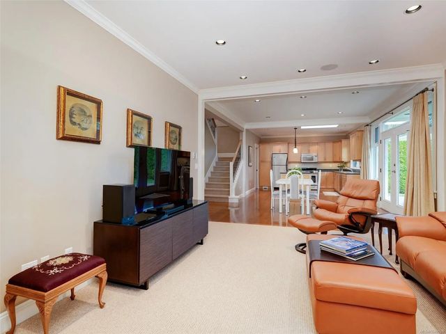 5 of 37 - 2286 Hazelton Pl, Saanich, BC