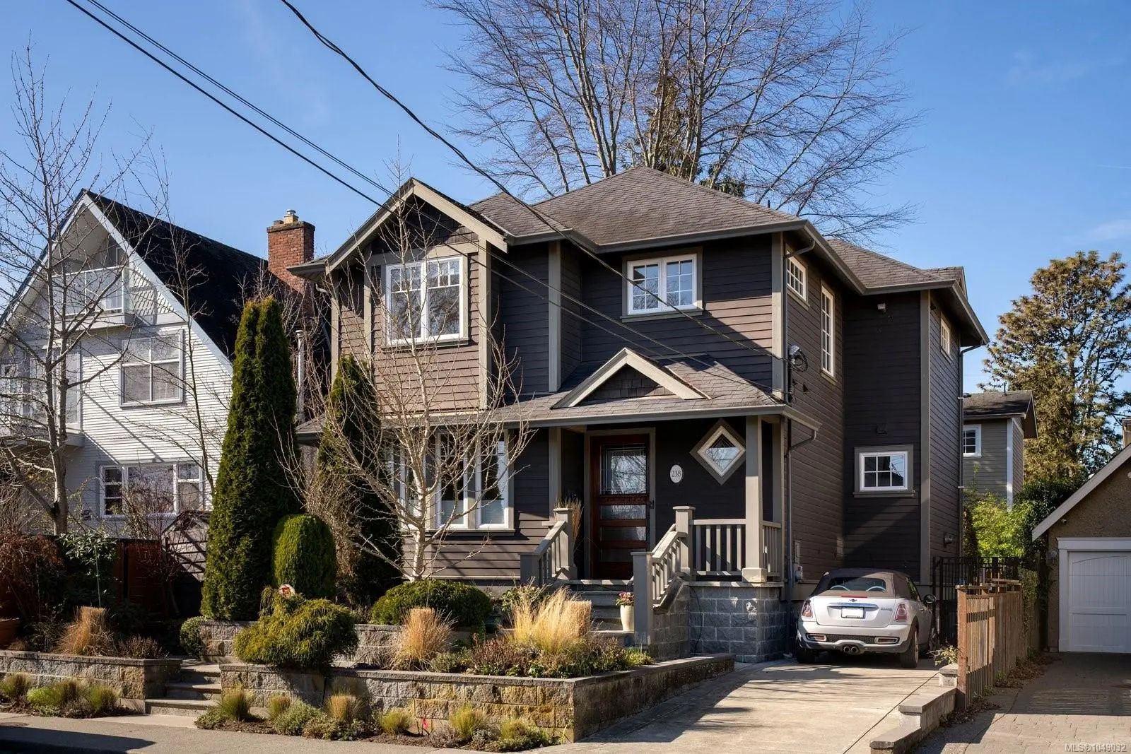 Residential for Sale by 238 Richmond Ave in the Victoria, located in the neighborhood of 