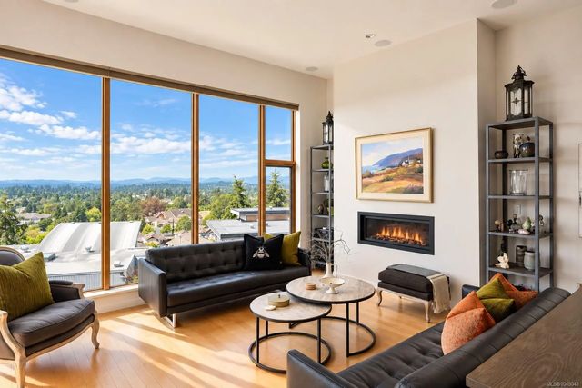 2 of 33 - 4022 Rainbow Hill Lane, Saanich, BC
