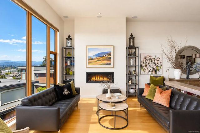 3 of 33 - 4022 Rainbow Hill Lane, Saanich, BC