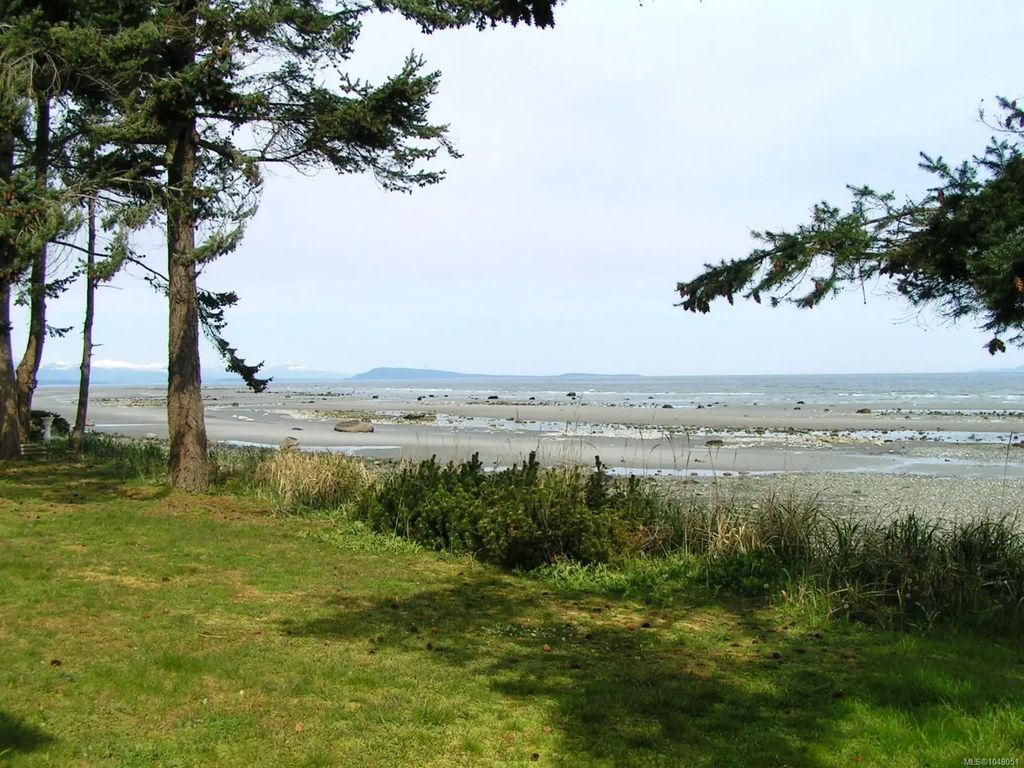 1195 Butterball Dr, Qualicum Beach