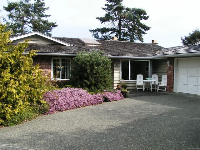2 of 25 - 1195 Butterball Dr, Qualicum Beach, BC