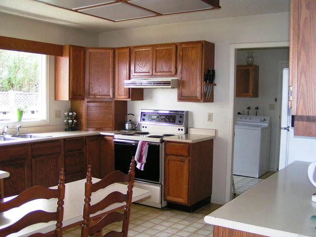 3 of 25 - 1195 Butterball Dr, Qualicum Beach, BC