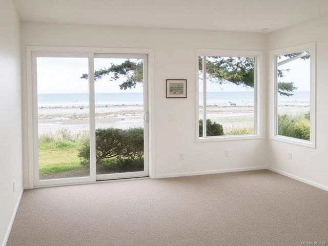 4 of 25 - 1195 Butterball Dr, Qualicum Beach, BC