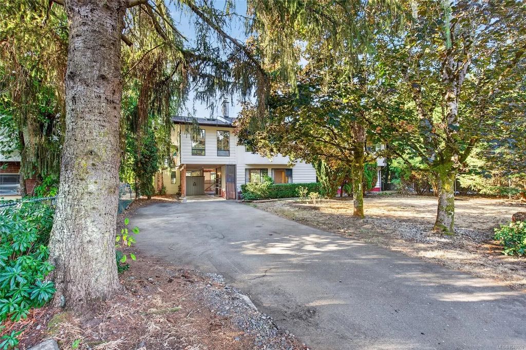 7115 Wallace Dr, Central Saanich