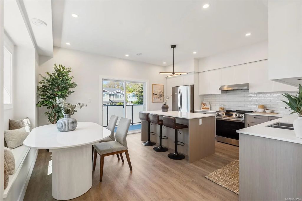 921 Dale St 2, Saanich