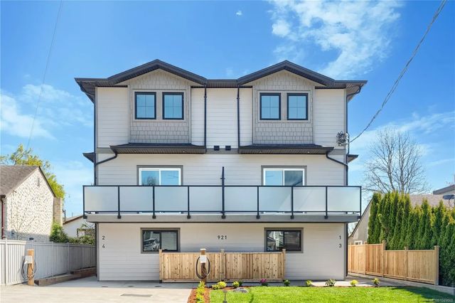 2 of 37 - 921 Dale St 2, Saanich, BC