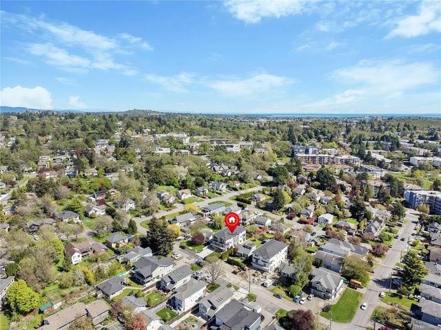4 of 37 - 921 Dale St 2, Saanich, BC