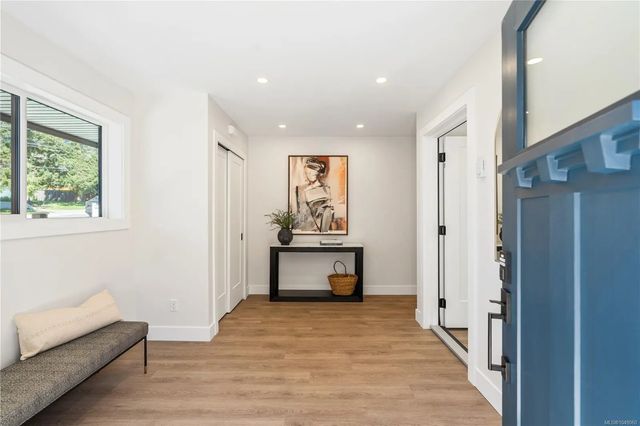 5 of 37 - 921 Dale St 2, Saanich, BC