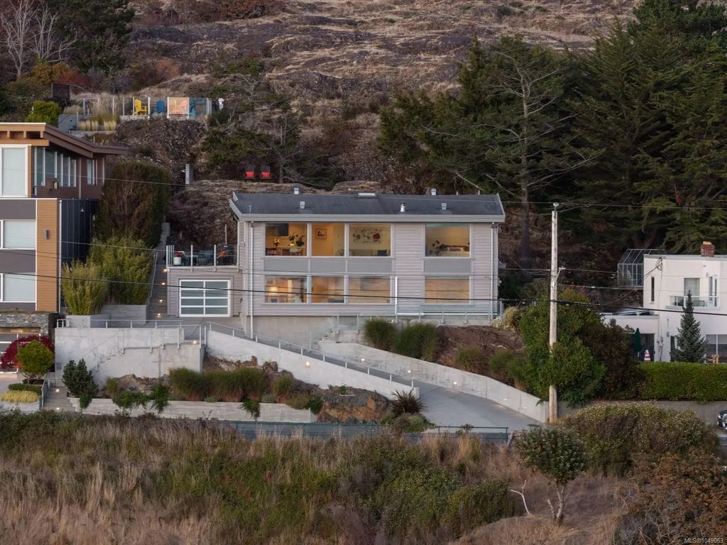 532 Beach Dr, Oak Bay