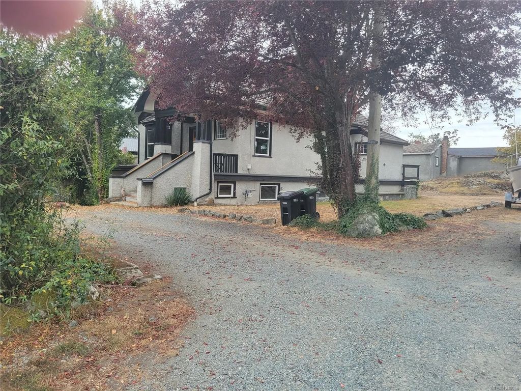 11 Eaton Ave, Saanich