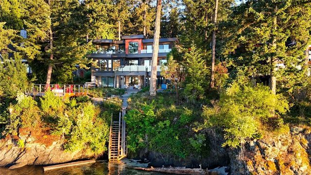 2 of 53 - 848 Lands End Rd, North Saanich, BC