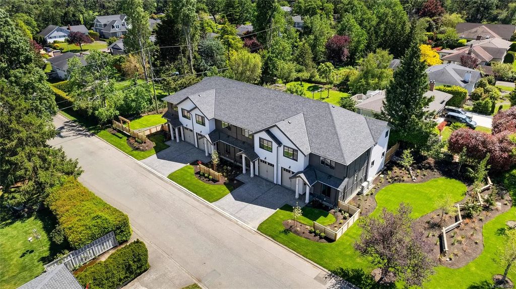 3333 Henderson Rd 4, Oak Bay