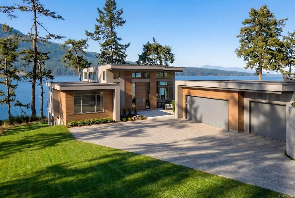 770 Lands End Rd, North Saanich