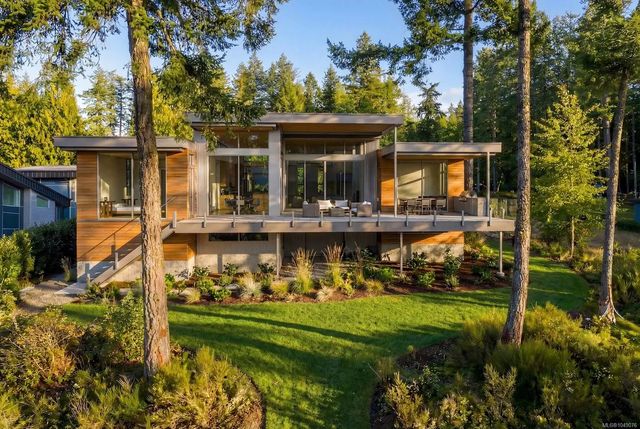 2 of 22 - 770 Lands End Rd, North Saanich, BC