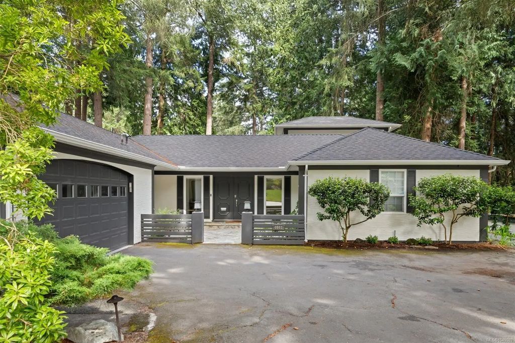4661 Amblewood Dr, Saanich
