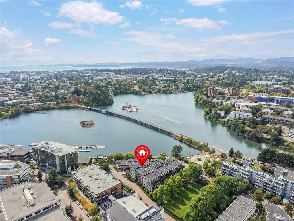 330 Waterfront Cres 306, Victoria