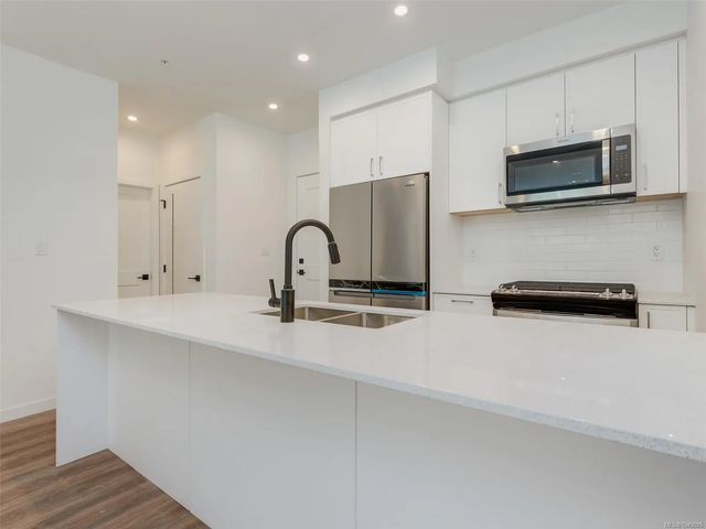2 of 17 - 654 Granderson Rd 313, Langford, BC