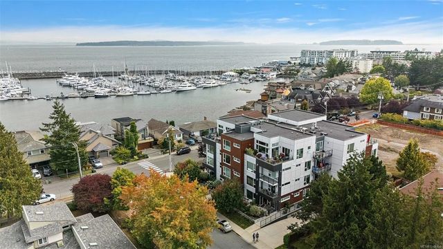 2 of 29 - 2447 Henry Ave 101, Sidney, BC