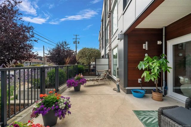 4 of 29 - 2447 Henry Ave 101, Sidney, BC