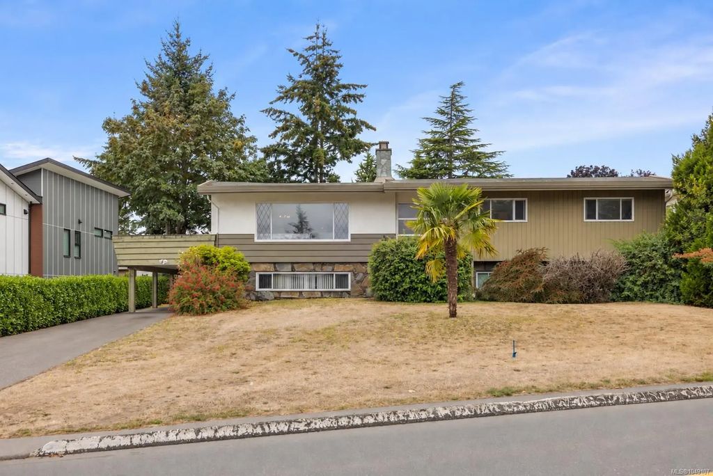 1867 Grandview Dr, Saanich