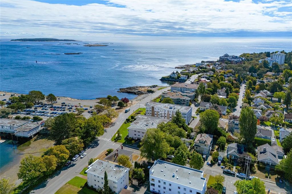 1318 Beach Dr 102, Oak Bay