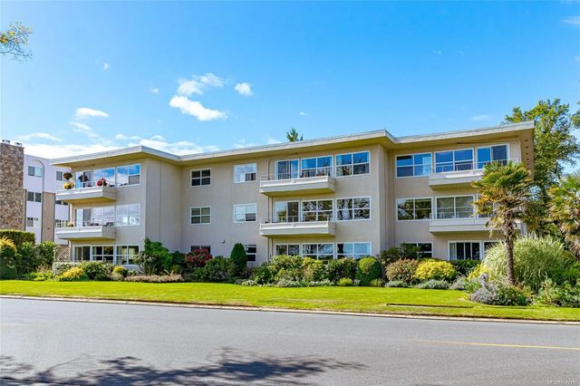 2 of 32 - 1318 Beach Dr 102, Oak Bay, BC