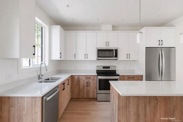 4 of 20 - 3439 Trumpeter St 6, Colwood, BC