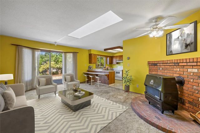 5 of 16 - 519 Chester Rd, Qualicum Beach, BC