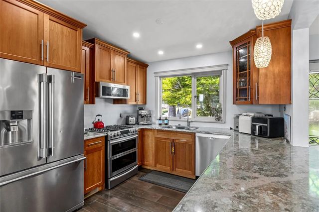 2 of 39 - 396 Wisteria St, Parksville, BC