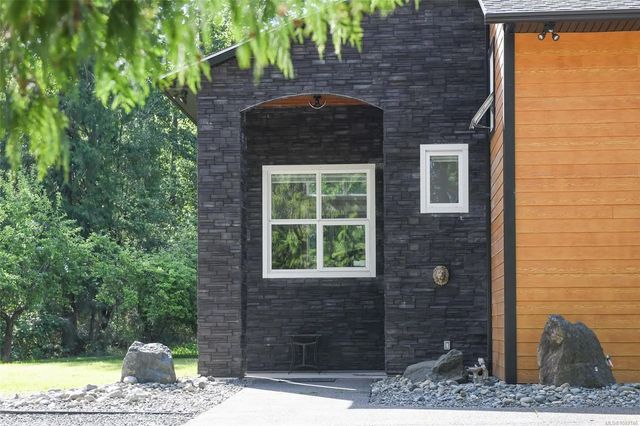 2 of 61 - 3550 Cumberland Rd, Cumberland, BC