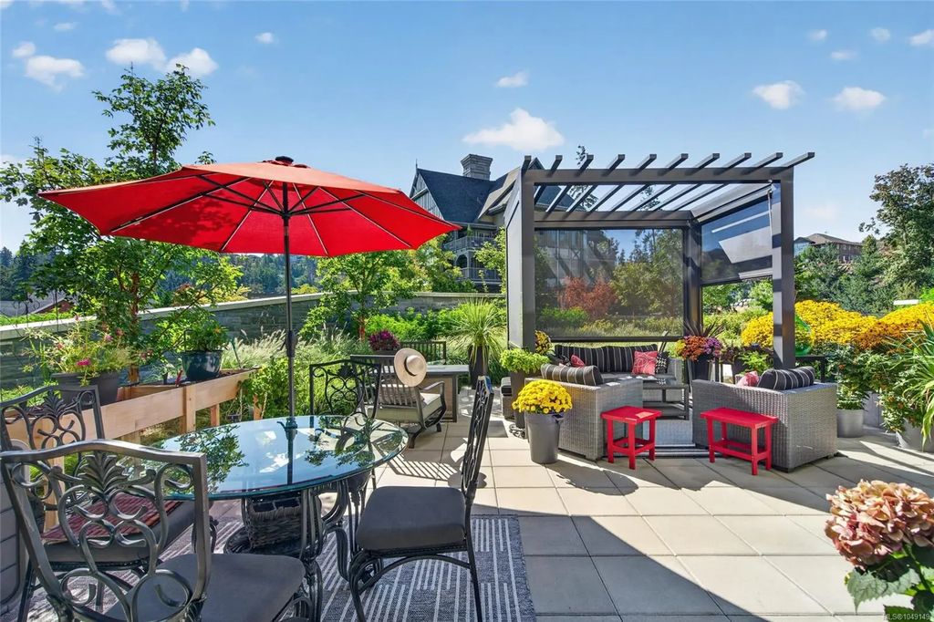 2000 Hannington Rd 607, Langford