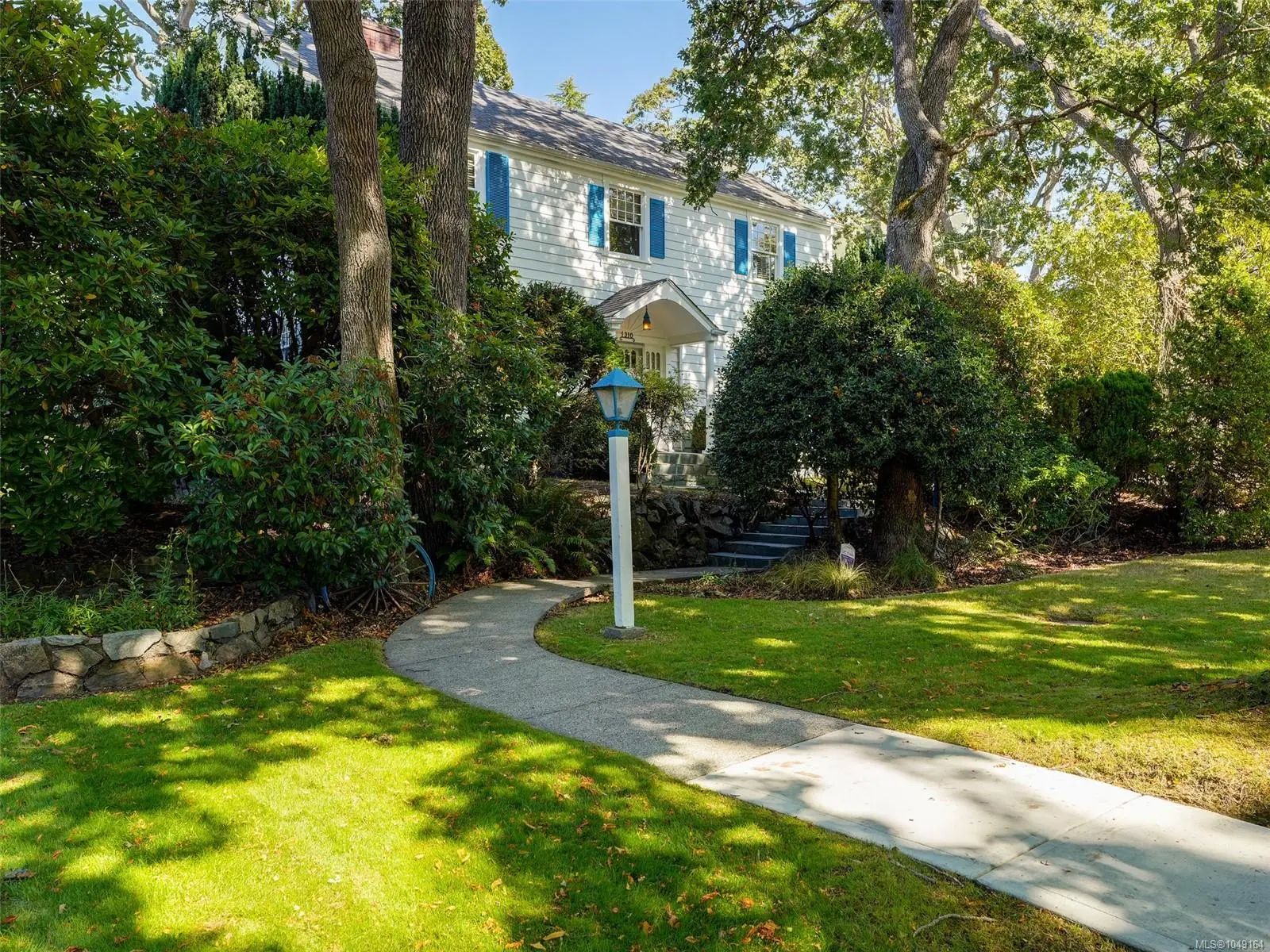 Residential Real Estate for Sale at 1310 Rockland Ave in the city of Victoria by MLS #1049164