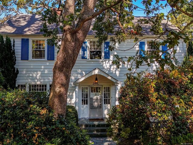 3 of 22 - 1310 Rockland Ave, Victoria, BC