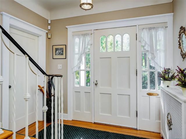 4 of 22 - 1310 Rockland Ave, Victoria, BC