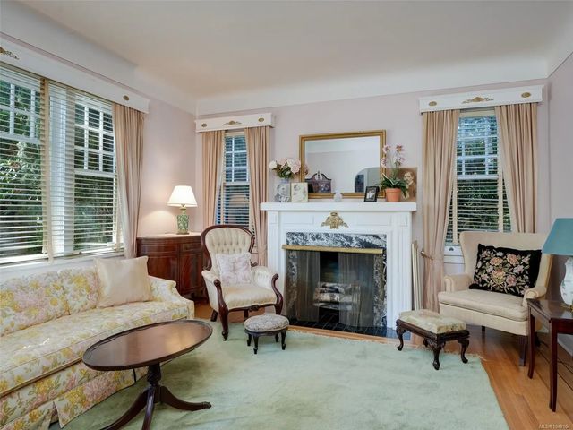 5 of 22 - 1310 Rockland Ave, Victoria, BC