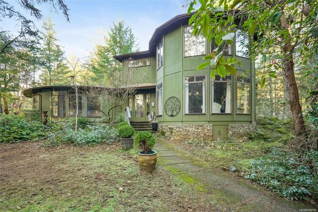 5 of 43 - 3383 Lakeridge Pl, Highlands, BC