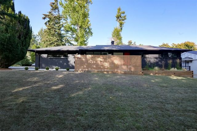 2 of 62 - 2860 Tudor Ave, Saanich, BC