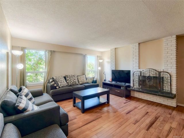 2 of 38 - 3060 Harriet Rd 8, Saanich, BC