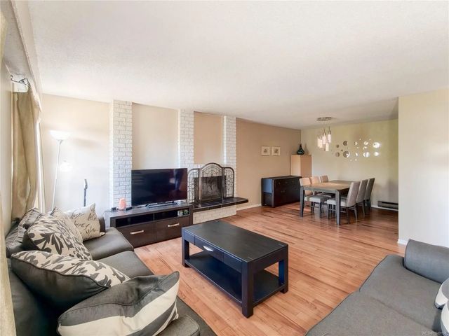 3 of 38 - 3060 Harriet Rd 8, Saanich, BC