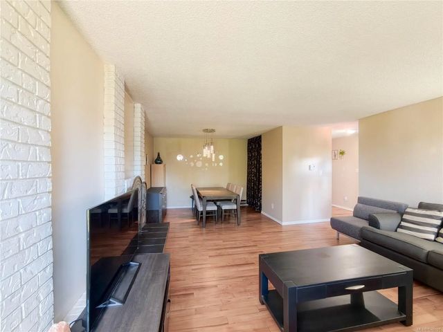 4 of 38 - 3060 Harriet Rd 8, Saanich, BC