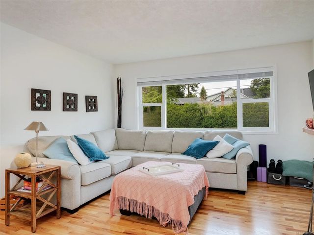 5 of 42 - 3945 Dawe Rd, Saanich, BC