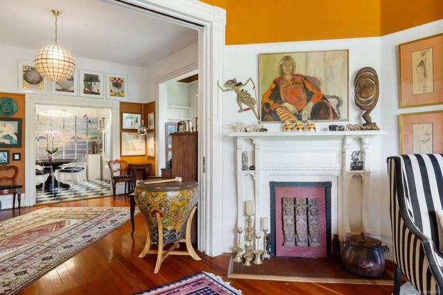 4 of 55 - 1648 Rockland Ave, Victoria, BC