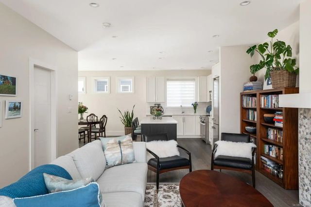 4 of 34 - 2419 Malaview Ave 2, Sidney, BC