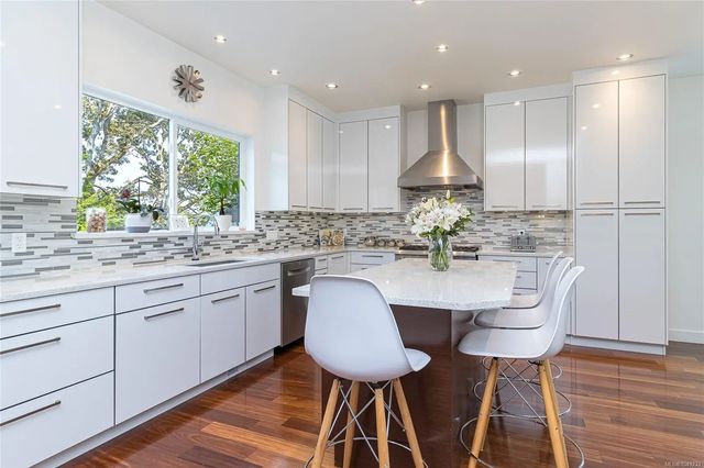 2 of 99 - 1518 Shorncliffe Rd, Saanich, BC