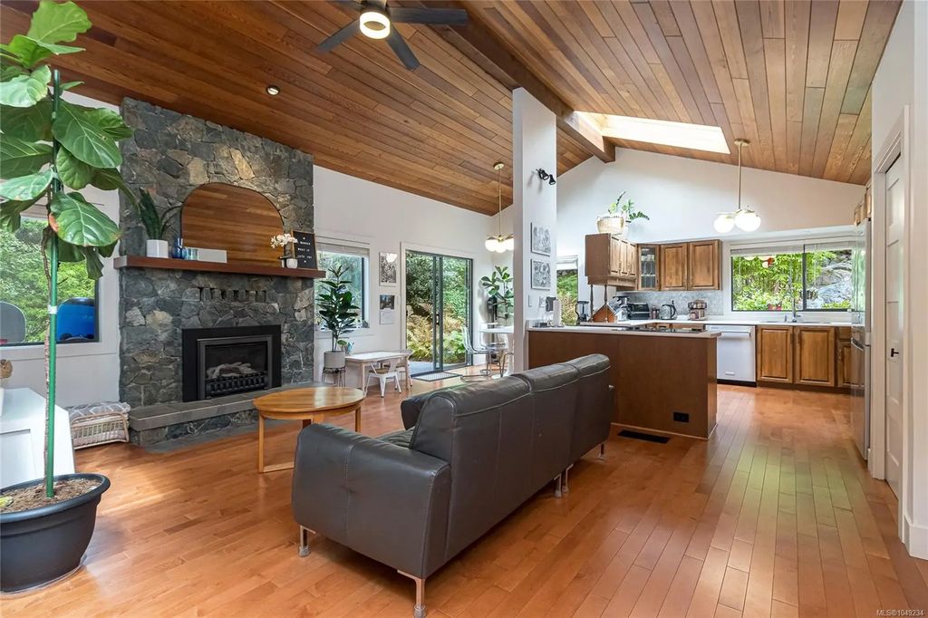 974 Wagonwood Pl, Saanich